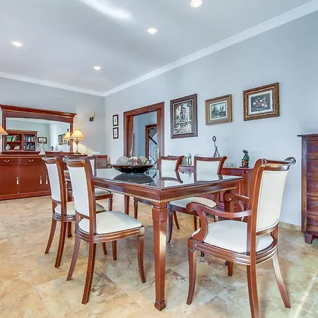 Delfin Villa